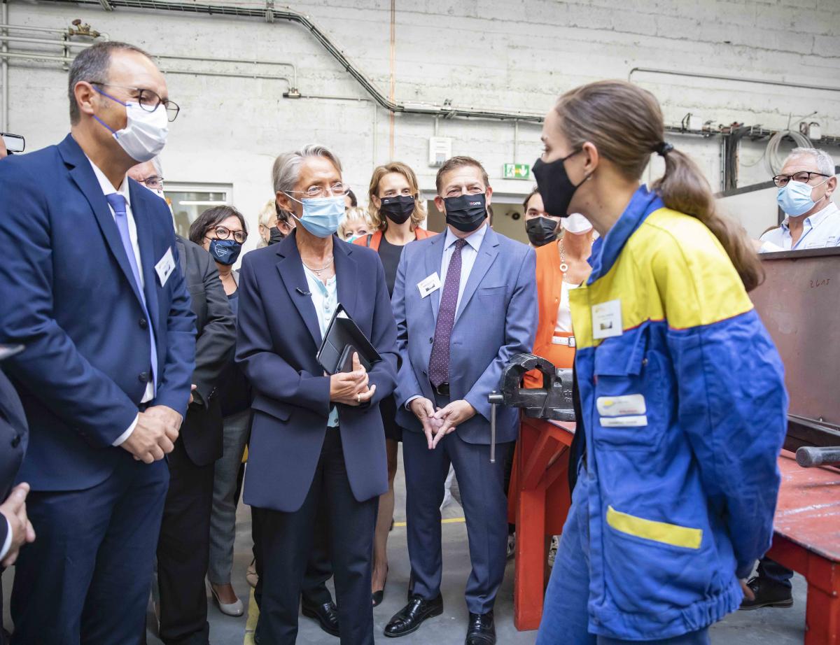 Rentrée de lapprentissage : Elisabeth Borne choisit le BTP